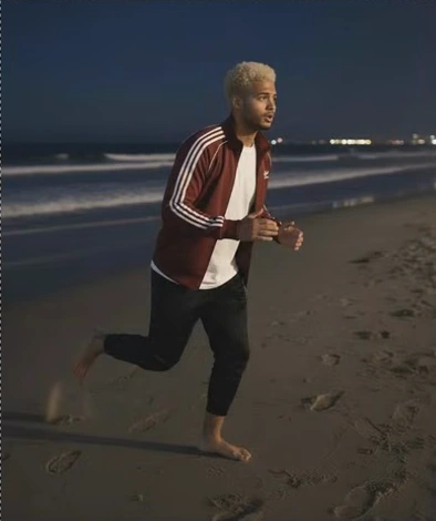 Night beach variation with a running model in Photoshop